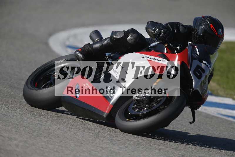 /Archiv-2024/02 29.01.-02.02.2024 Moto Center Thun Jerez/Gruppe schwarz-black/630